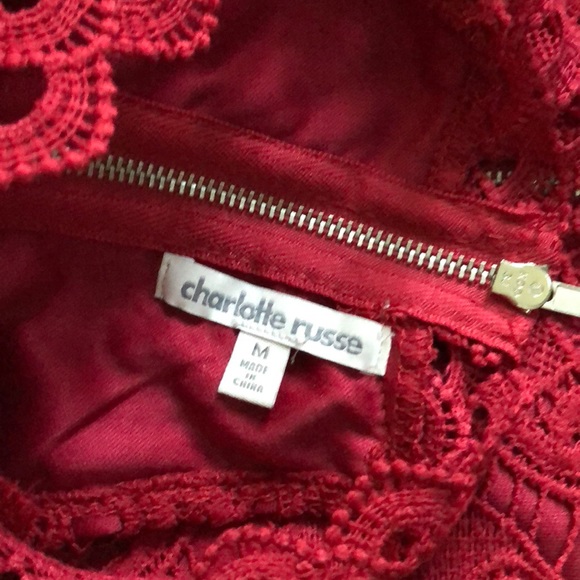 Crimson halter cut dress - Picture 4 of 4